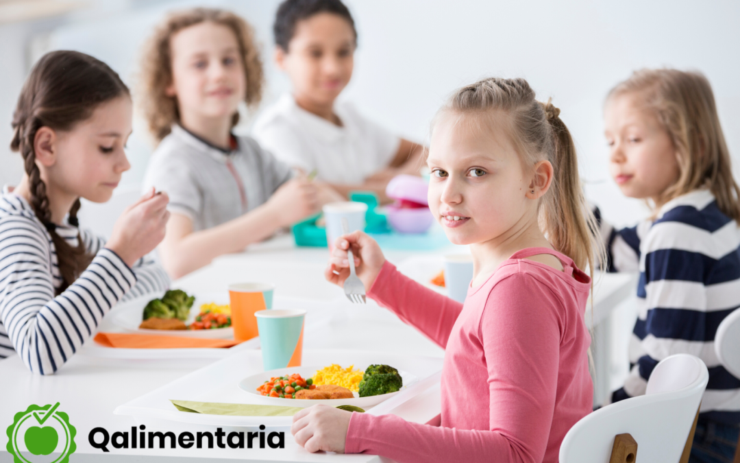 Seguridad alimentaria infantil: los 5 mayores riesgos de comer en el colegio.